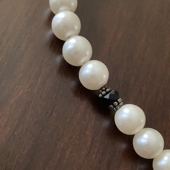 EUC! Beautiful boutique custom pearl & bead necklace & bracelet set. - Picture 6 of 12